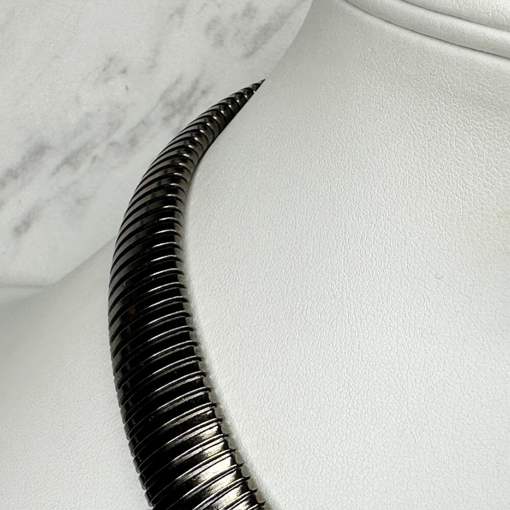 Black Gunmetal Coil Choker Necklace ✨ - Picture 9 of 10